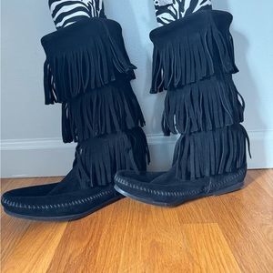 Minnetonka women’s black boots size 8